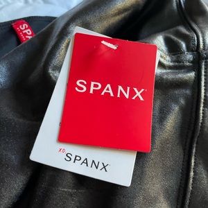 You will love these faux leather Spanx legging! 🖤